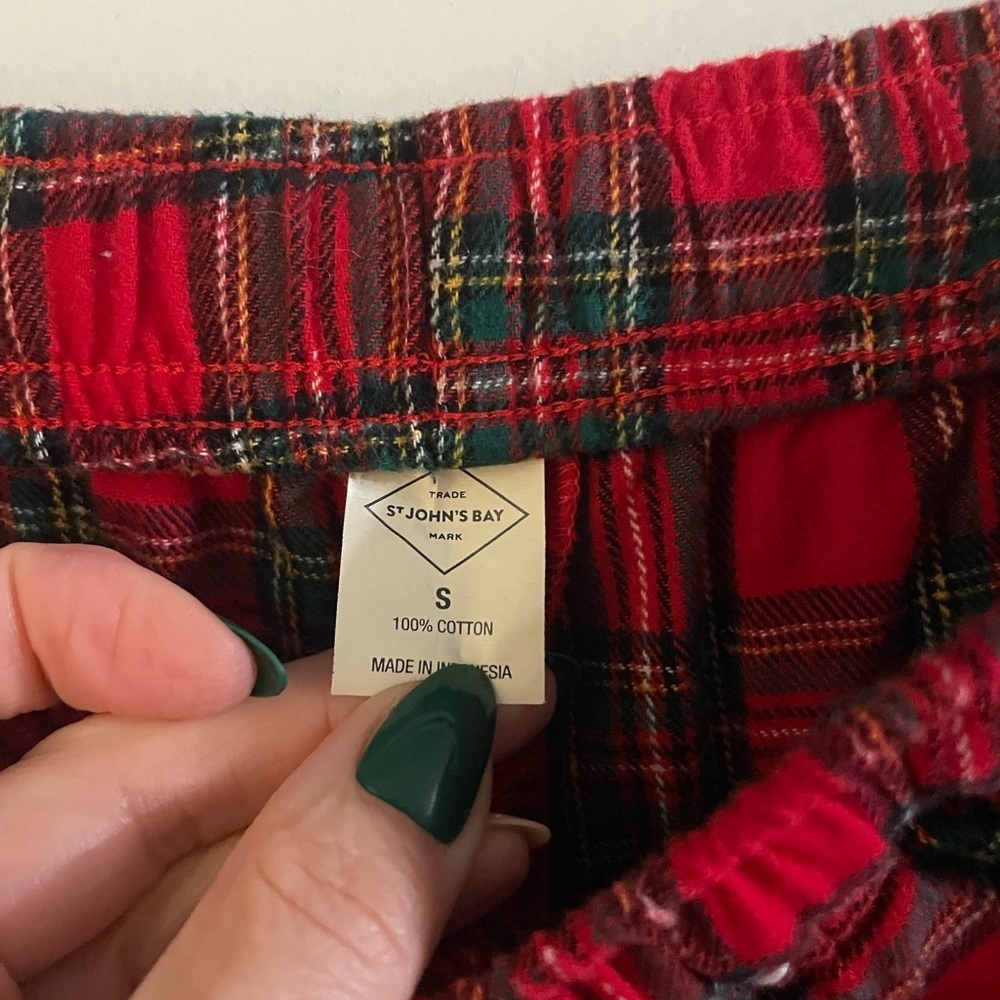 St. John's Bay Red and Black Plaid Men’s Pajama Pants size small - Picture 3 of 5